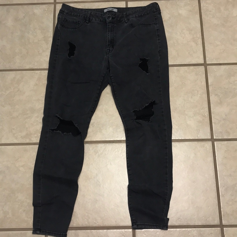 ✨Distressed jeans✨